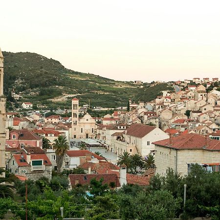 Jesliving Hvar - 2 Bedroom Elegant Apartment With Sea View In Historic Center Of 赫瓦尔 外观 照片