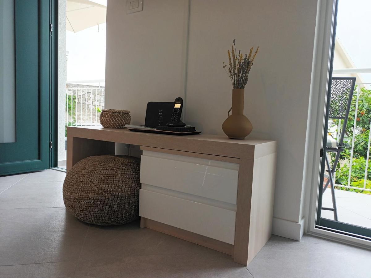Jesliving Hvar - 2 Bedroom Elegant Apartment With Sea View In Historic Center Of 赫瓦尔 外观 照片