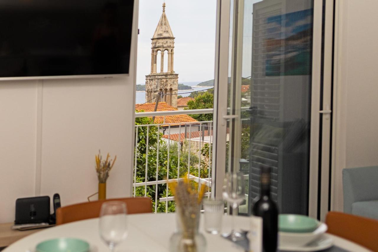 Jesliving Hvar - 2 Bedroom Elegant Apartment With Sea View In Historic Center Of 赫瓦尔 外观 照片