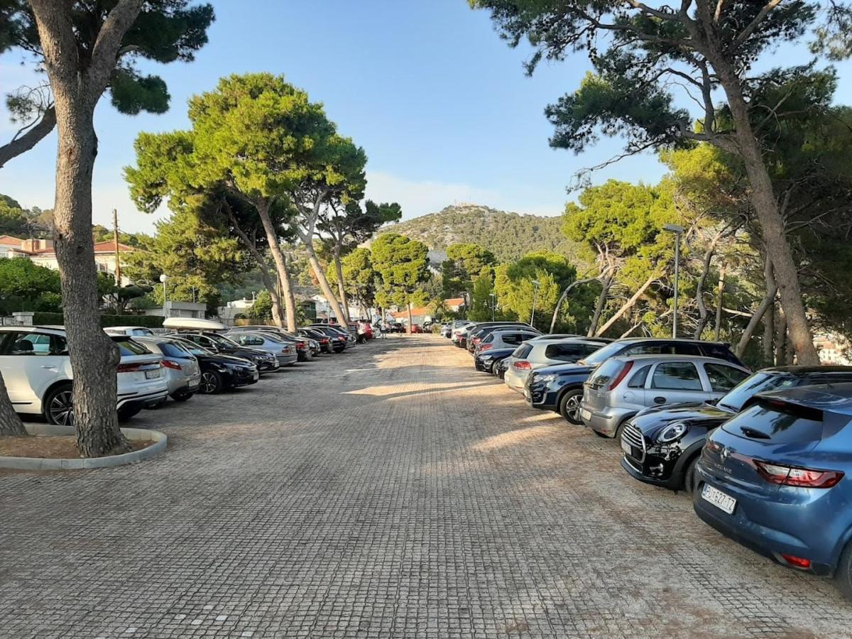 Jesliving Hvar - 2 Bedroom Elegant Apartment With Sea View In Historic Center Of 赫瓦尔 外观 照片