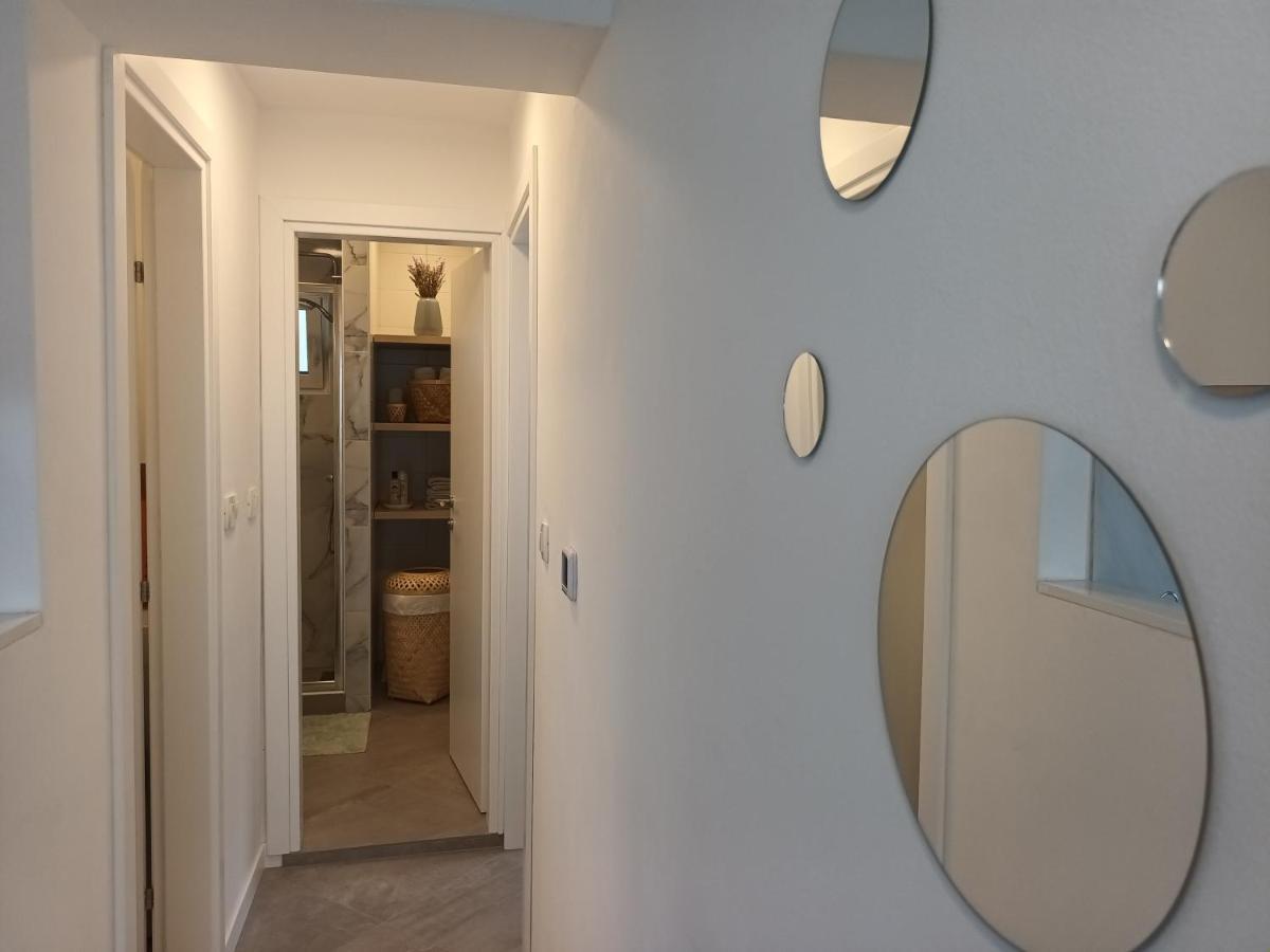 Jesliving Hvar - 2 Bedroom Elegant Apartment With Sea View In Historic Center Of 赫瓦尔 外观 照片