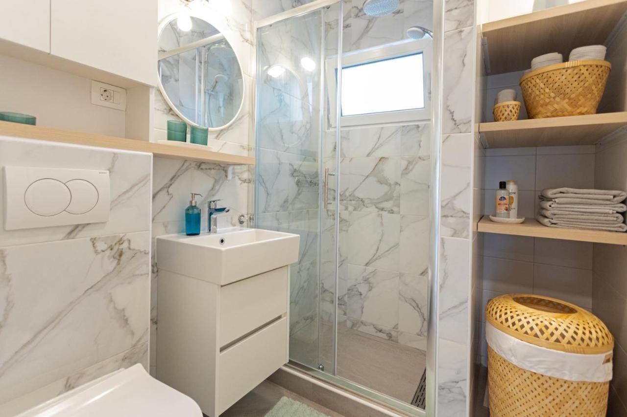 Jesliving Hvar - 2 Bedroom Elegant Apartment With Sea View In Historic Center Of 赫瓦尔 外观 照片