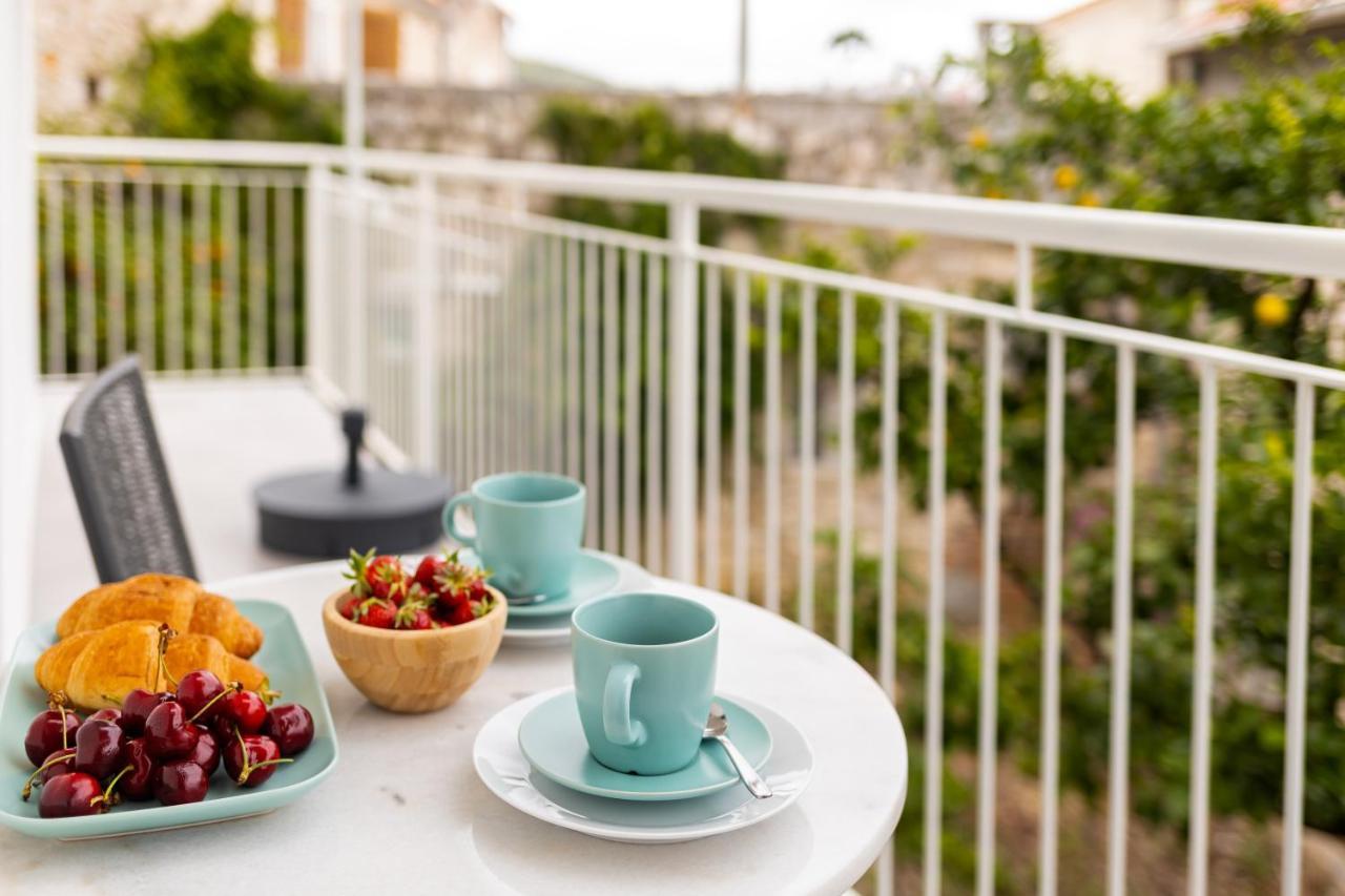 Jesliving Hvar - 2 Bedroom Elegant Apartment With Sea View In Historic Center Of 赫瓦尔 外观 照片