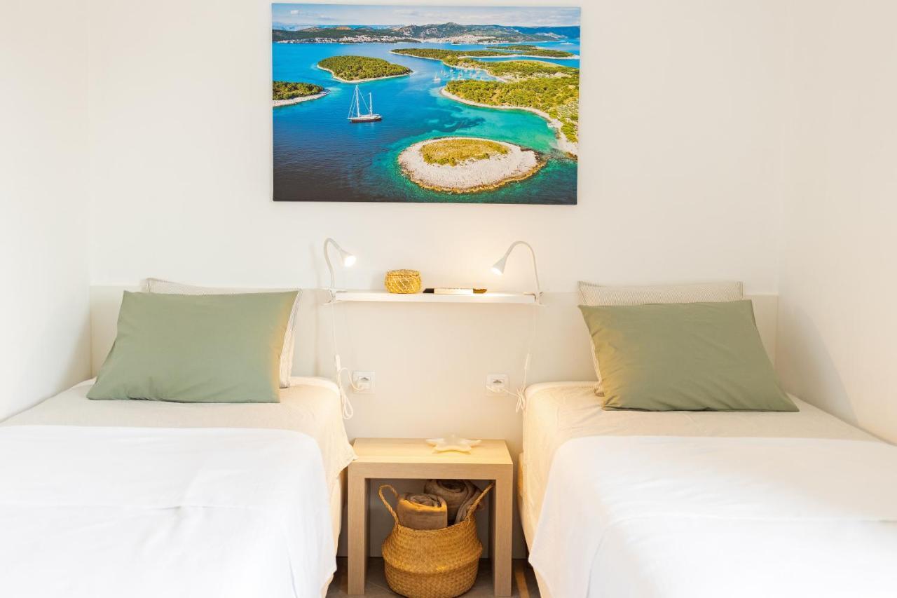 Jesliving Hvar - 2 Bedroom Elegant Apartment With Sea View In Historic Center Of 赫瓦尔 外观 照片