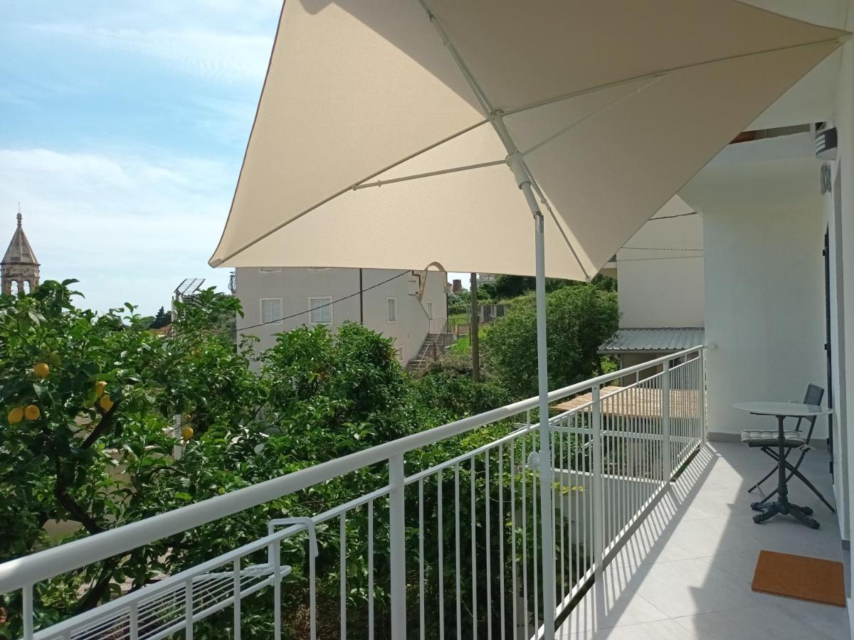 Jesliving Hvar - 2 Bedroom Elegant Apartment With Sea View In Historic Center Of 赫瓦尔 外观 照片