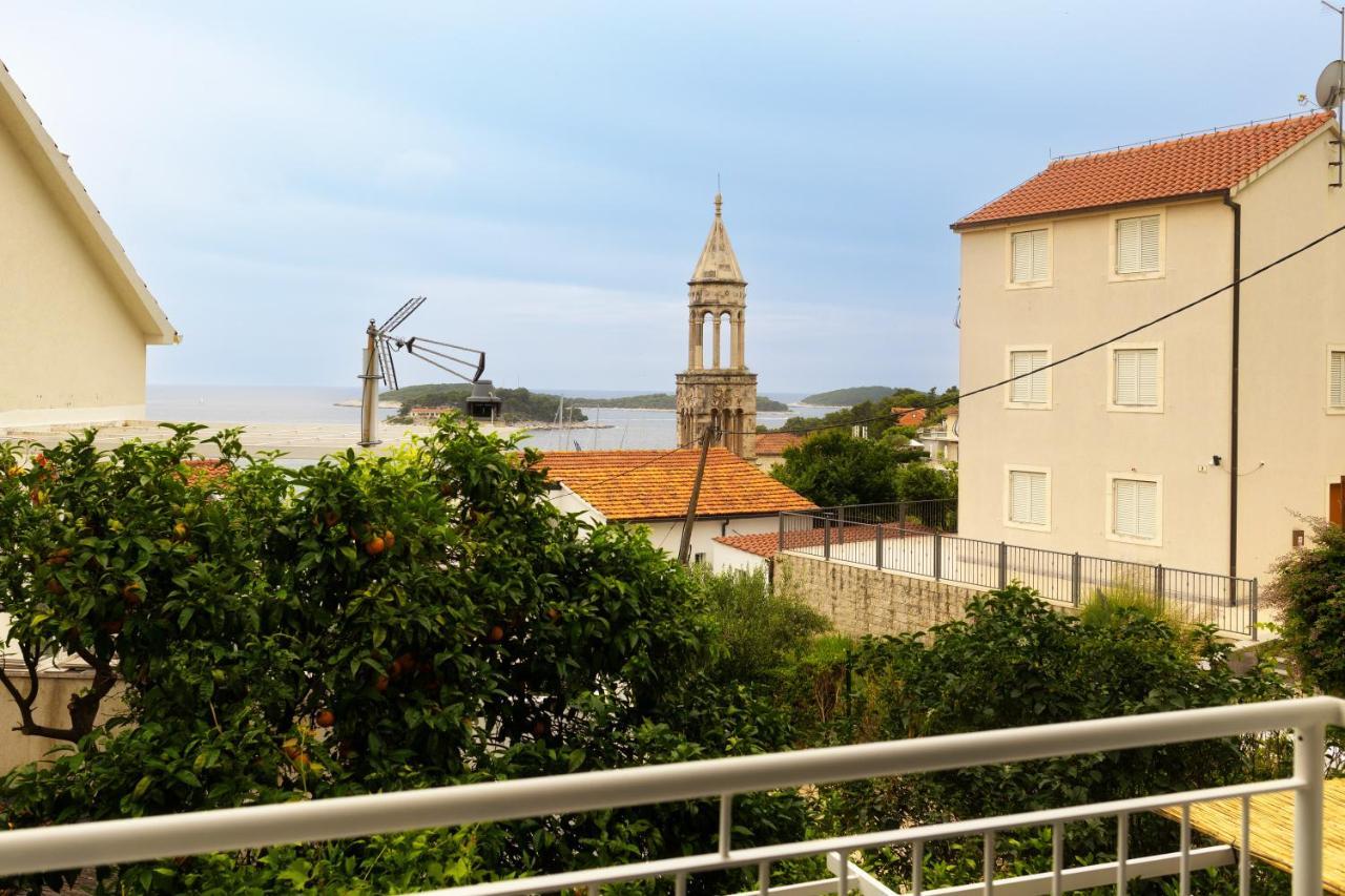 Jesliving Hvar - 2 Bedroom Elegant Apartment With Sea View In Historic Center Of 赫瓦尔 外观 照片