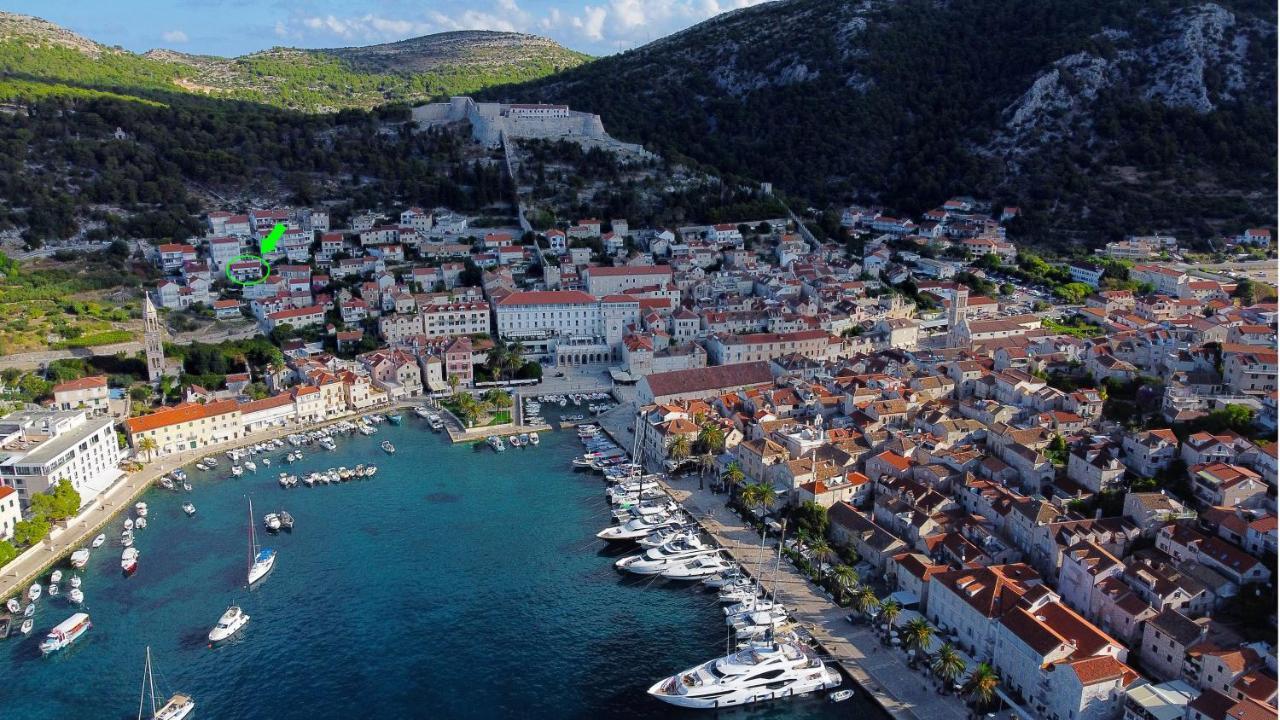 Jesliving Hvar - 2 Bedroom Elegant Apartment With Sea View In Historic Center Of 赫瓦尔 外观 照片
