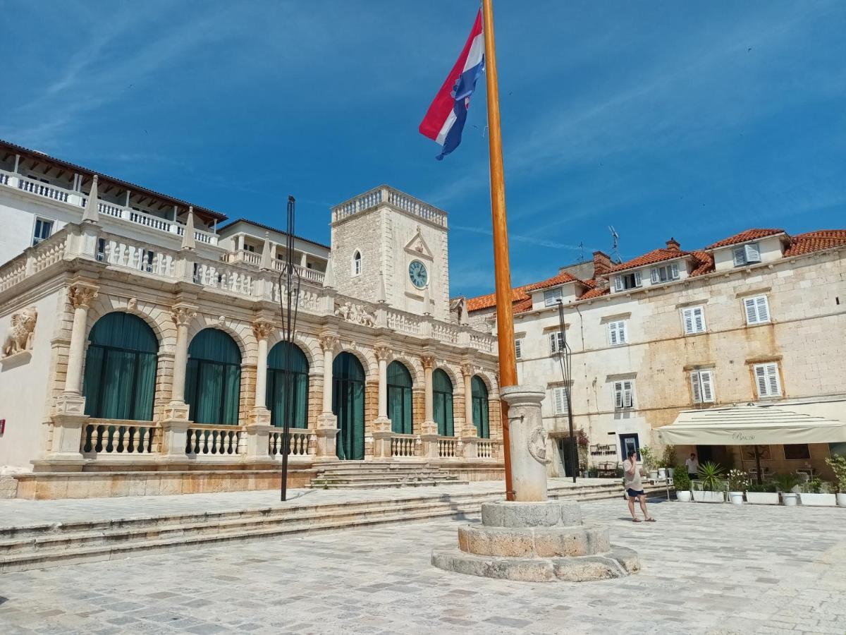 Jesliving Hvar - 2 Bedroom Elegant Apartment With Sea View In Historic Center Of 赫瓦尔 外观 照片