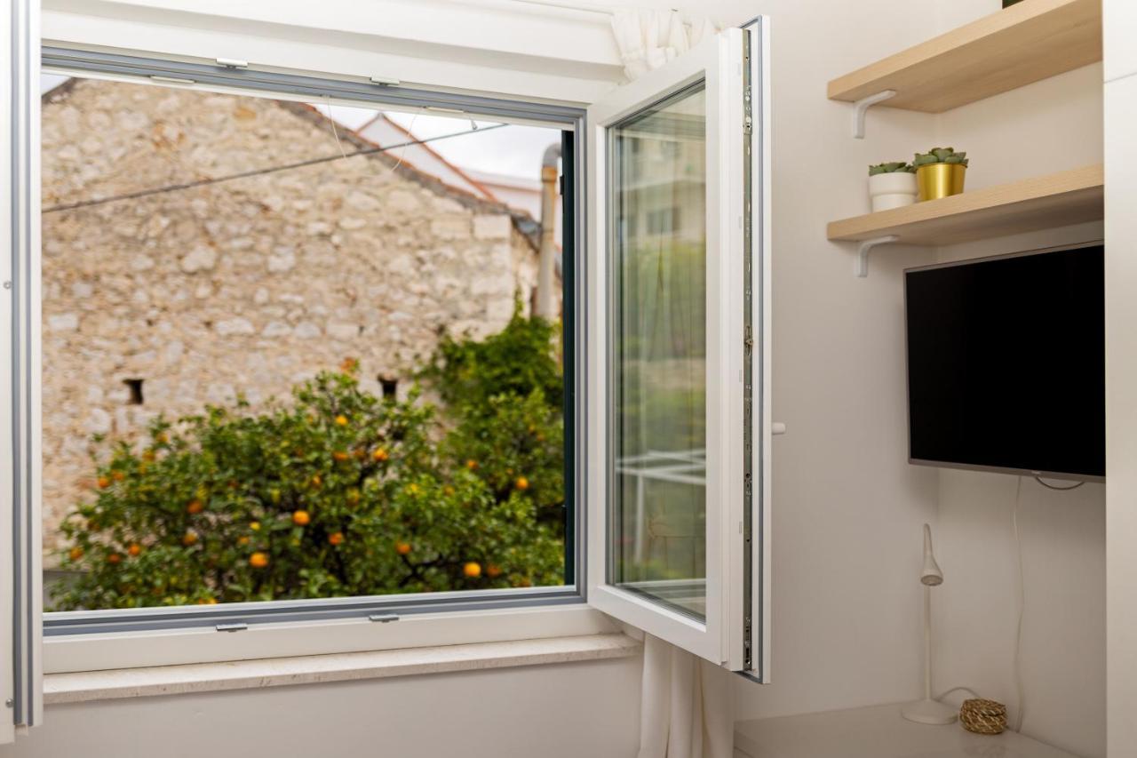 Jesliving Hvar - 2 Bedroom Elegant Apartment With Sea View In Historic Center Of 赫瓦尔 外观 照片
