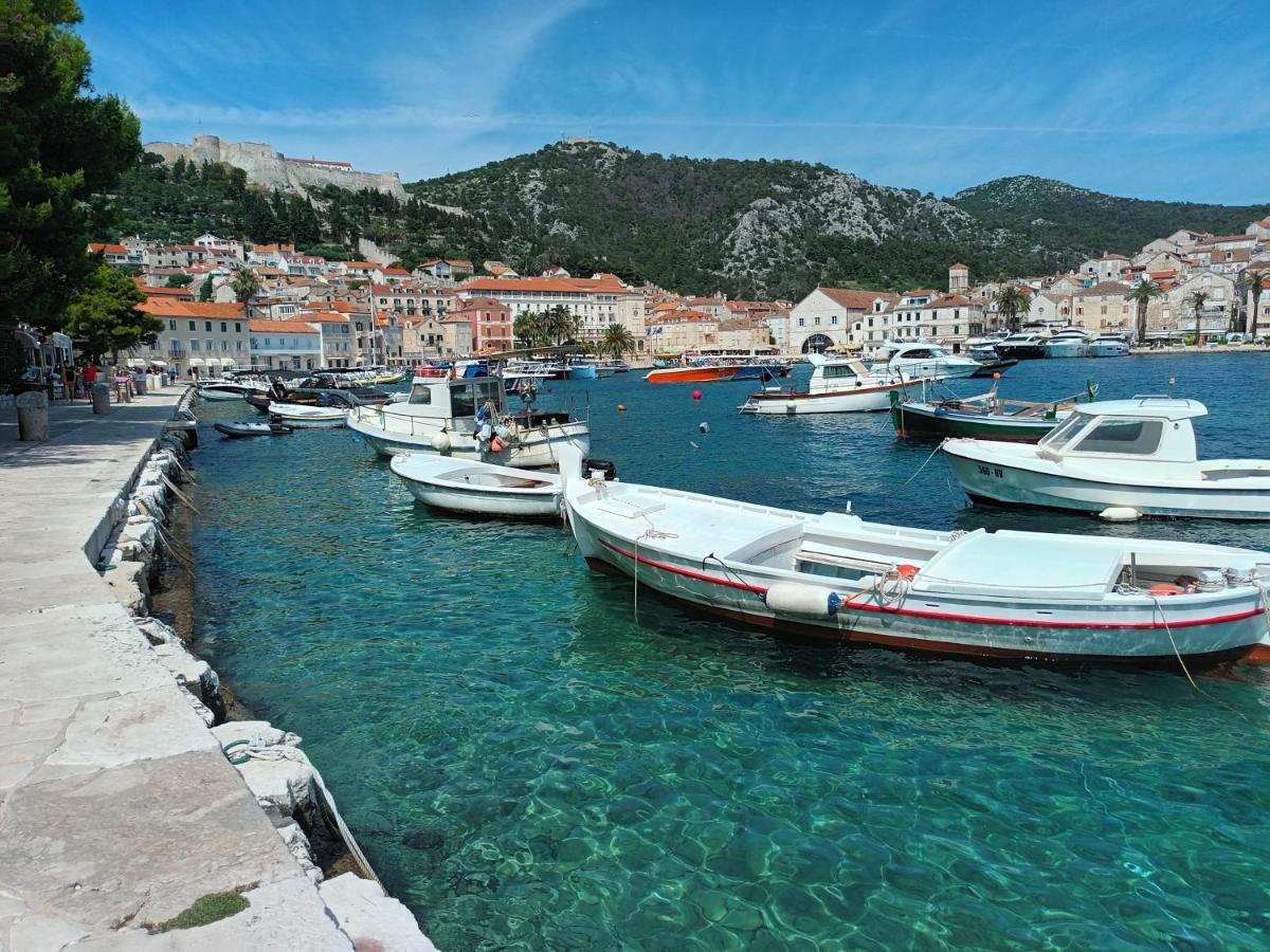 Jesliving Hvar - 2 Bedroom Elegant Apartment With Sea View In Historic Center Of 赫瓦尔 外观 照片