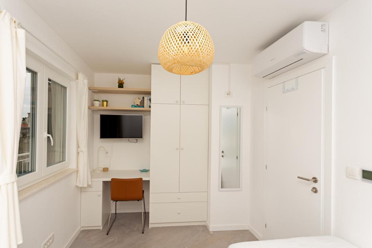 Jesliving Hvar - 2 Bedroom Elegant Apartment With Sea View In Historic Center Of 赫瓦尔 外观 照片