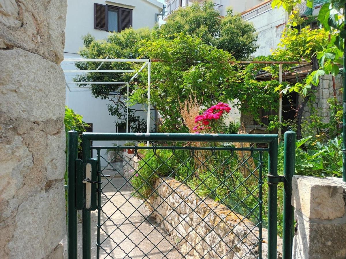 Jesliving Hvar - 2 Bedroom Elegant Apartment With Sea View In Historic Center Of 赫瓦尔 外观 照片