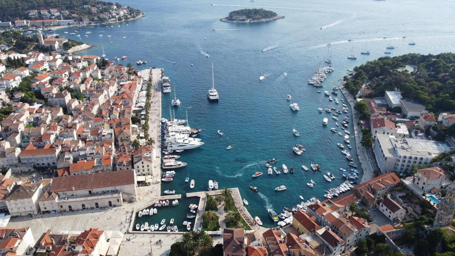 Jesliving Hvar - 2 Bedroom Elegant Apartment With Sea View In Historic Center Of 赫瓦尔 外观 照片